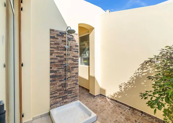 Tequila Sunrise By Ezoria Vila Coral Bay